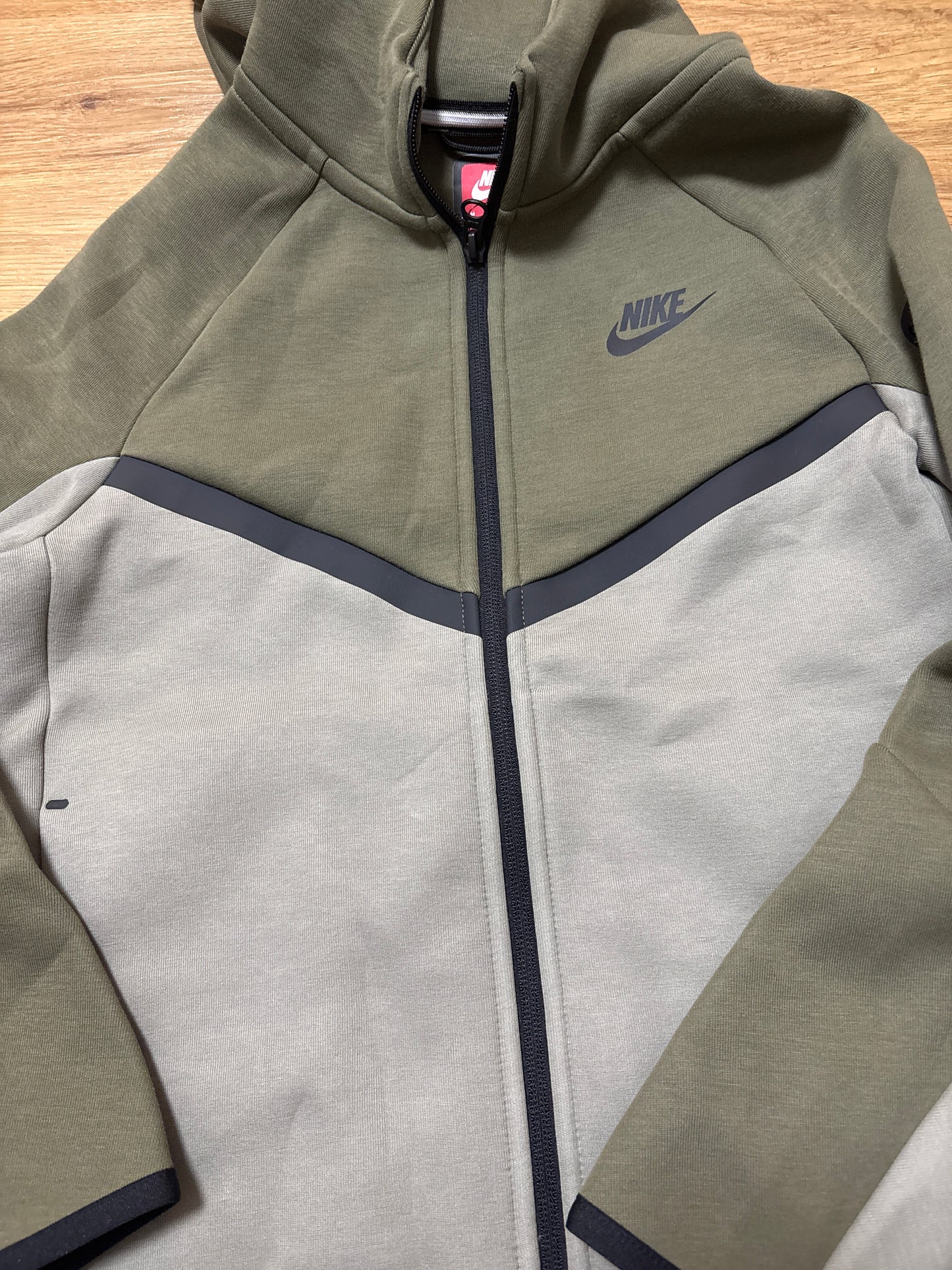 Nike Techjacke, grün, Größe Kinder M