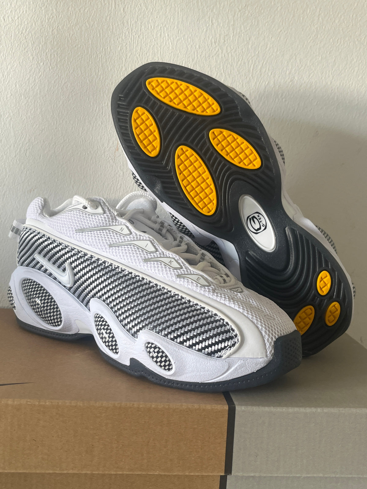 Nike Nocta Glide in weiß/schwarz/silber, Größe 37,5