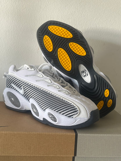 Nike Nocta Glide in weiß/schwarz/silber, Größe 37,5