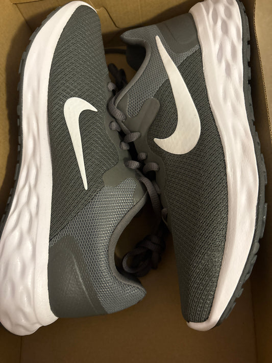 Nike Revolution 6 , grau/weiss, Größe wählbar