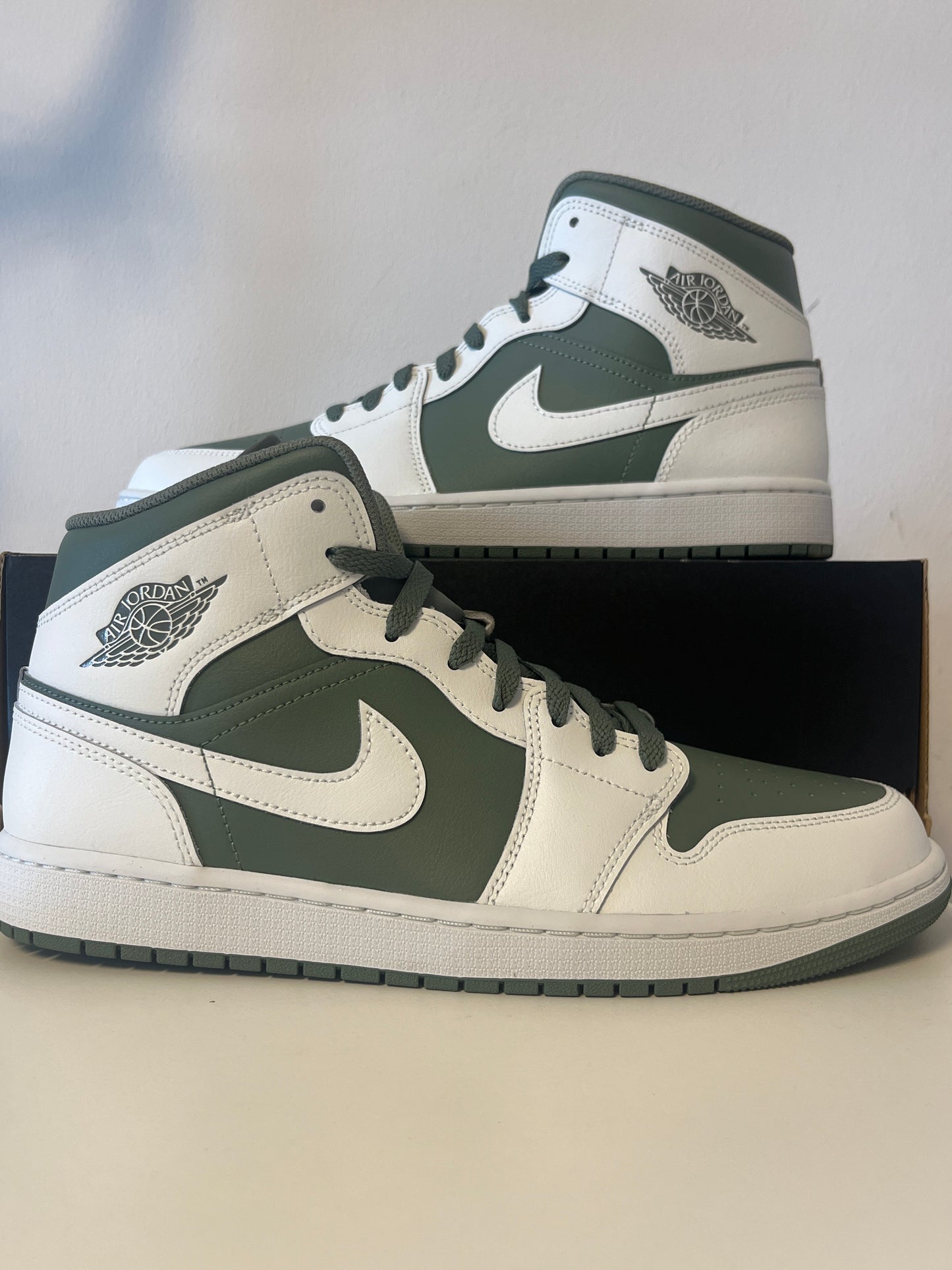Air Jordan 1 MID khaki/weiß, Größe 46
