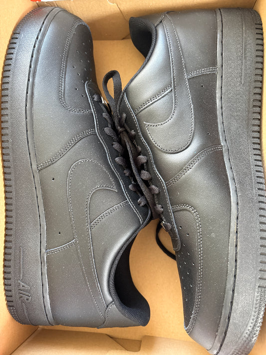 Nike Air Force 1 in schwarz, Größe 49,5