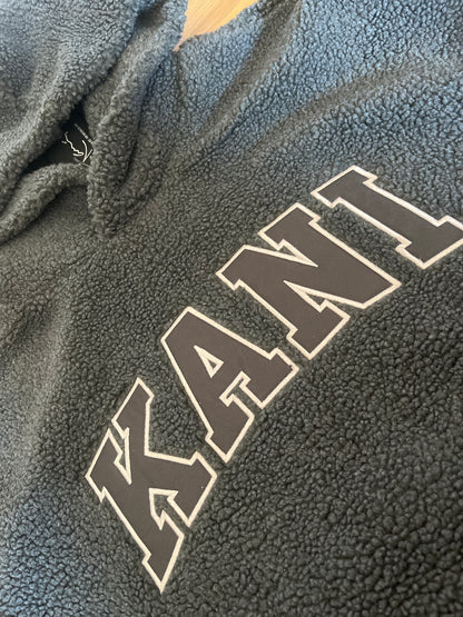 Karl Kani Plüsch Hoodie in anthrazit mit großem Schriftzug, Größe XL