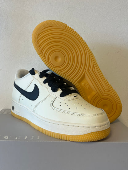 Nike Air Force 1 LV8 3 creme/schwarz/hellbraun, Größe 38,5