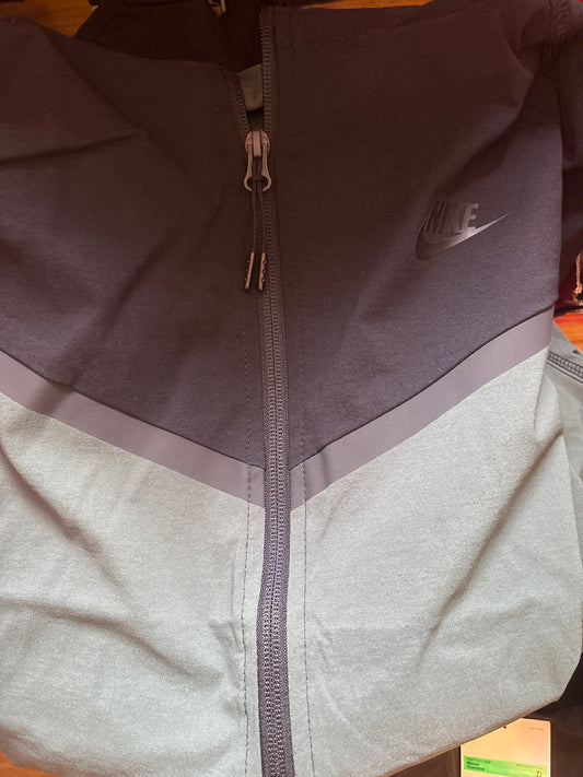 Nike Windbreaker in schwarz/dunkelgrün Größe wählbar