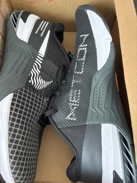 Nike Free Metcon 8, Größe 42 in schwarz/weiss