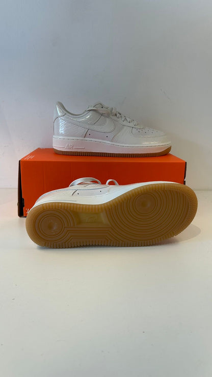 Nike Air Force 1 weiss/creme mit Lack Muster, Größe 36,5