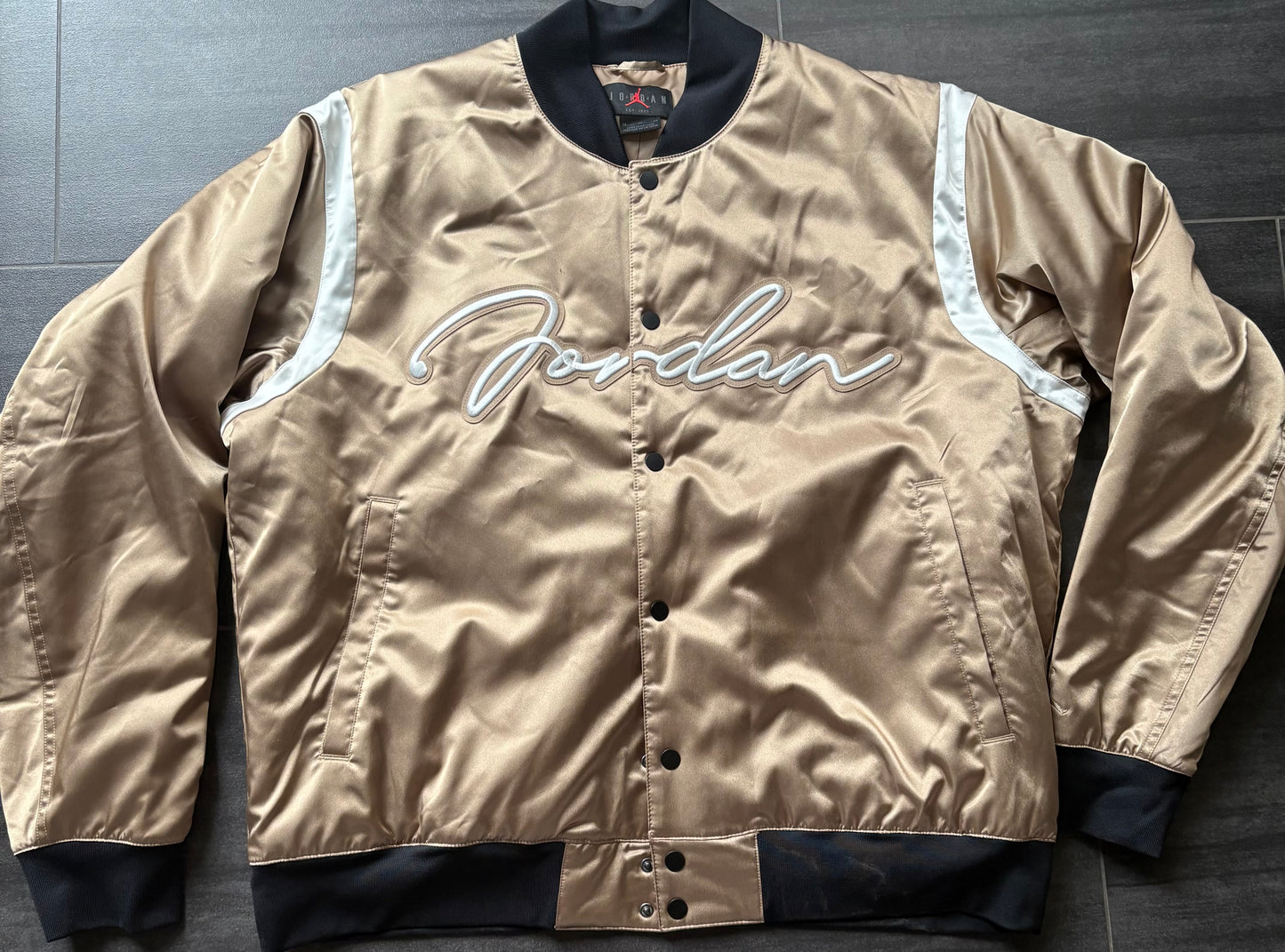 Nike Jordan Bomber/College Jacke braun/weiss/schwarz, Größe wählbar