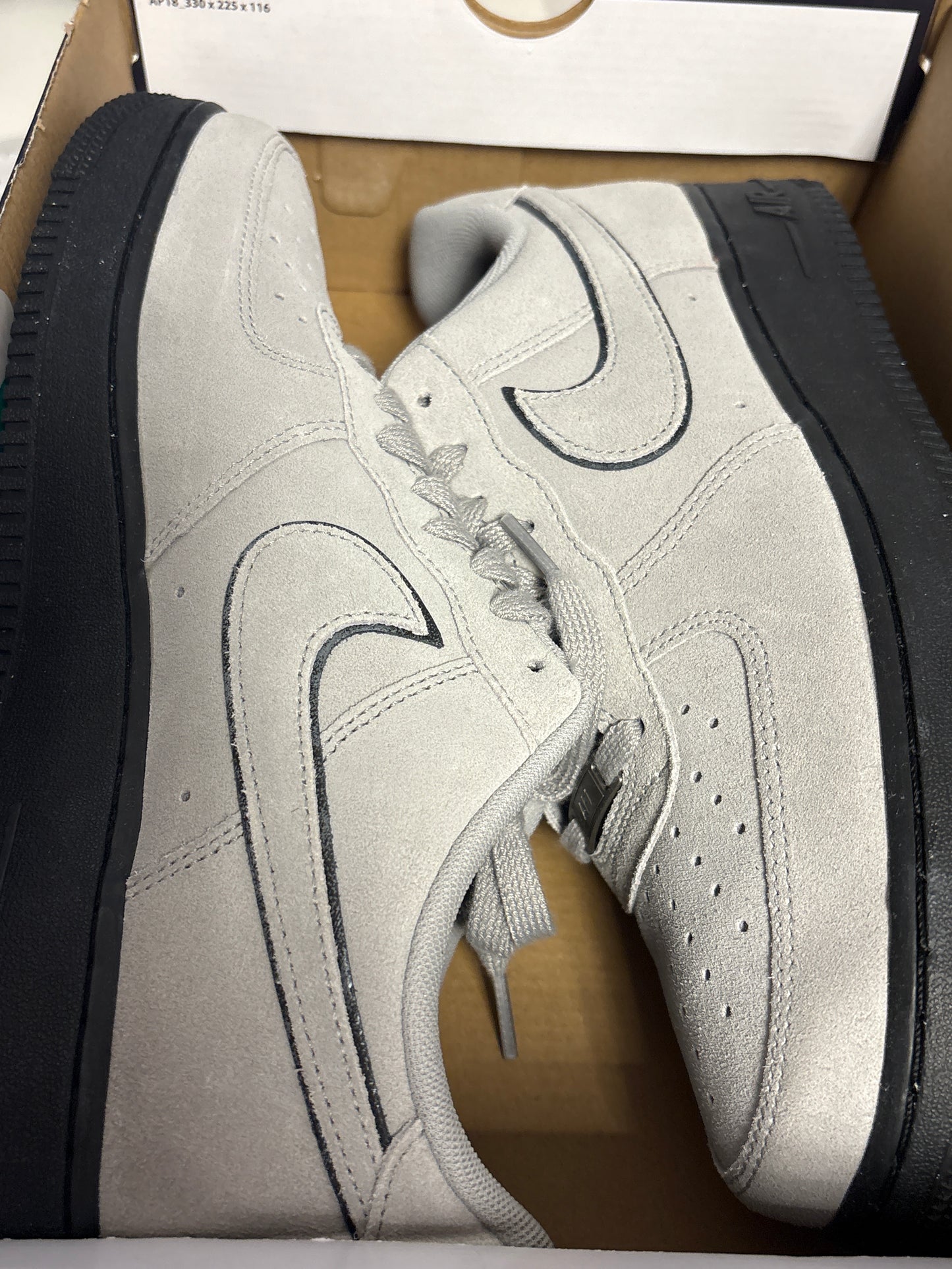 Nike Air Force 1 ´07 in grau/schwarz, Größe 44