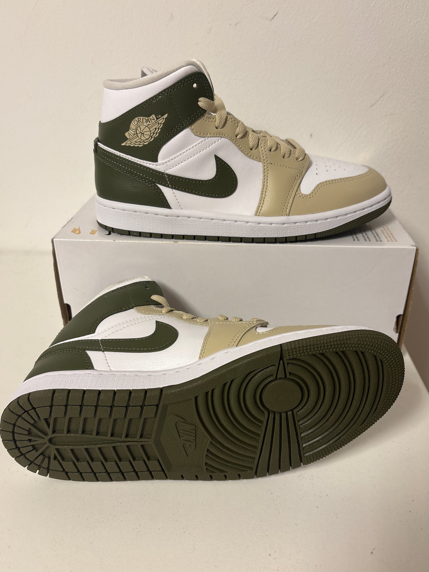 Nike Air Jordan 1 MID Größe 40 in weiss/grün/beige