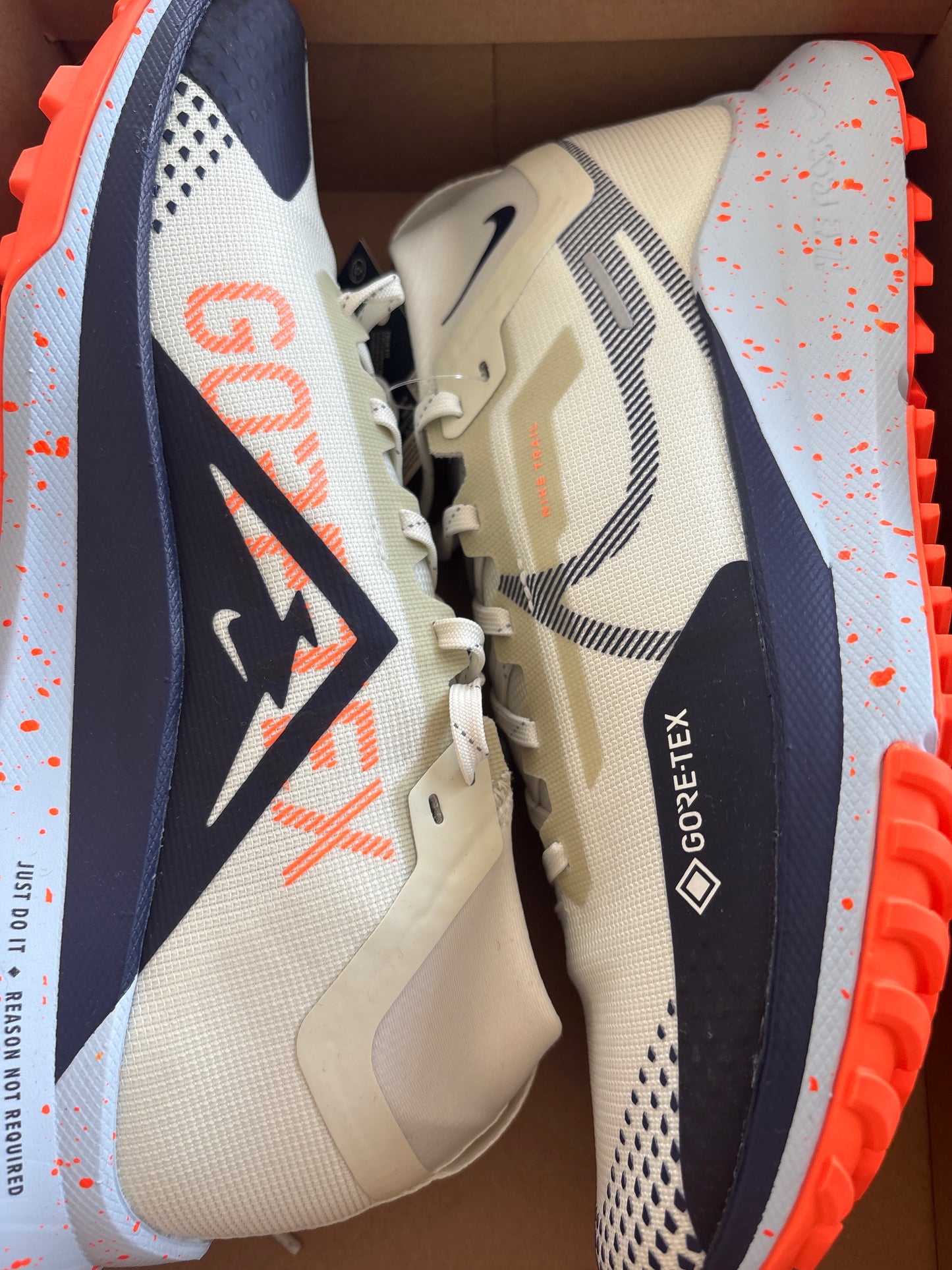 Nike React Pegasus Trail 4 GTX, creme/blau/orange, Größe wählbar