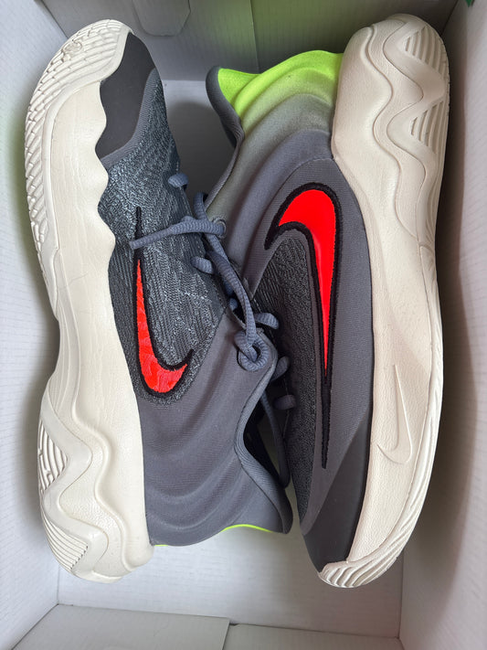 Nike Giannis Immortality, Größe 38