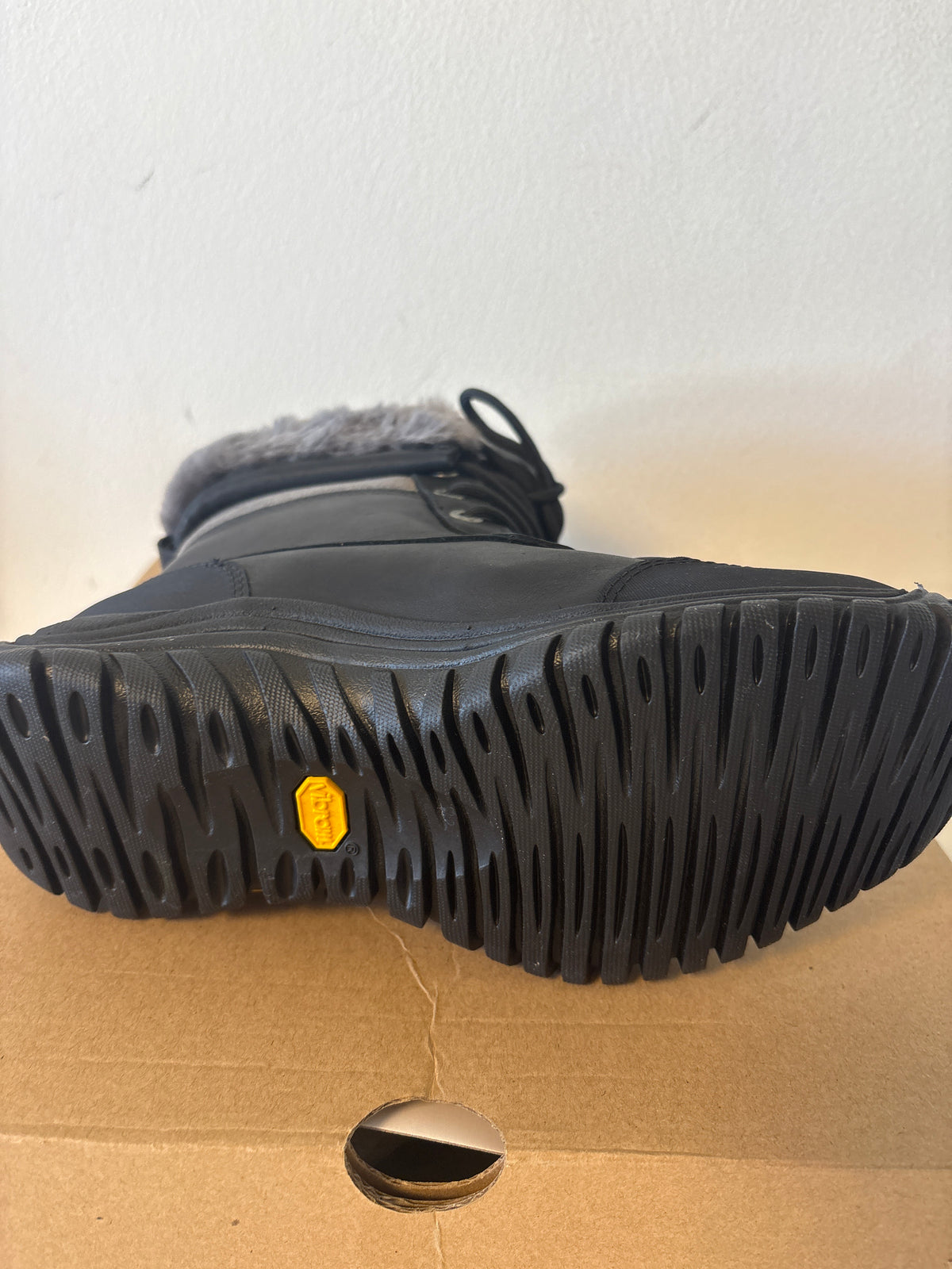 Ugg Adirondack Boot II, schwarz/plüsch, Größe wählbar