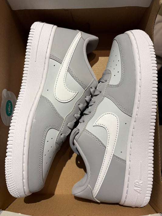 Nike Air Force 1 weiss/verschiedene Grautöne, Größe 38