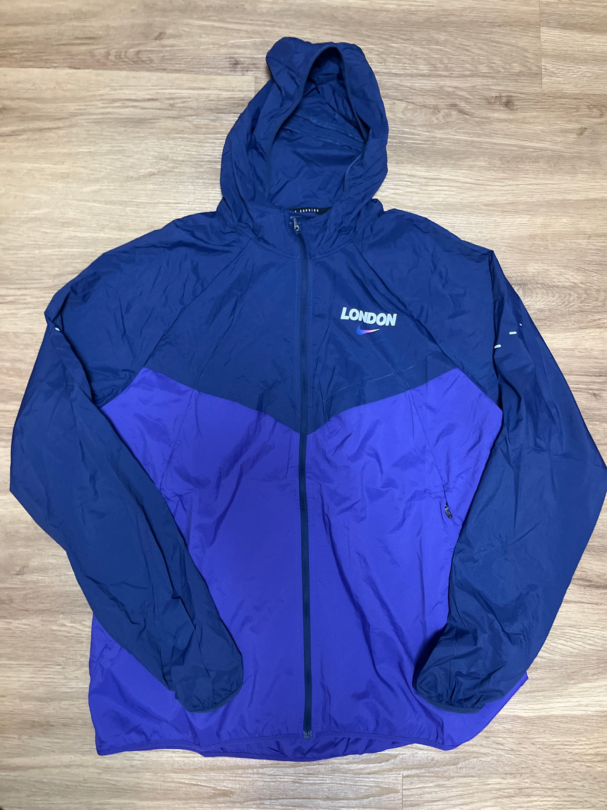 Nike Laufjacke in dunkel/lila, Größe wählbar