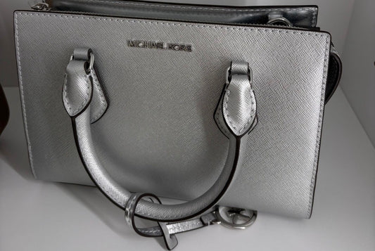Michael Kors Tasche Sheila silber