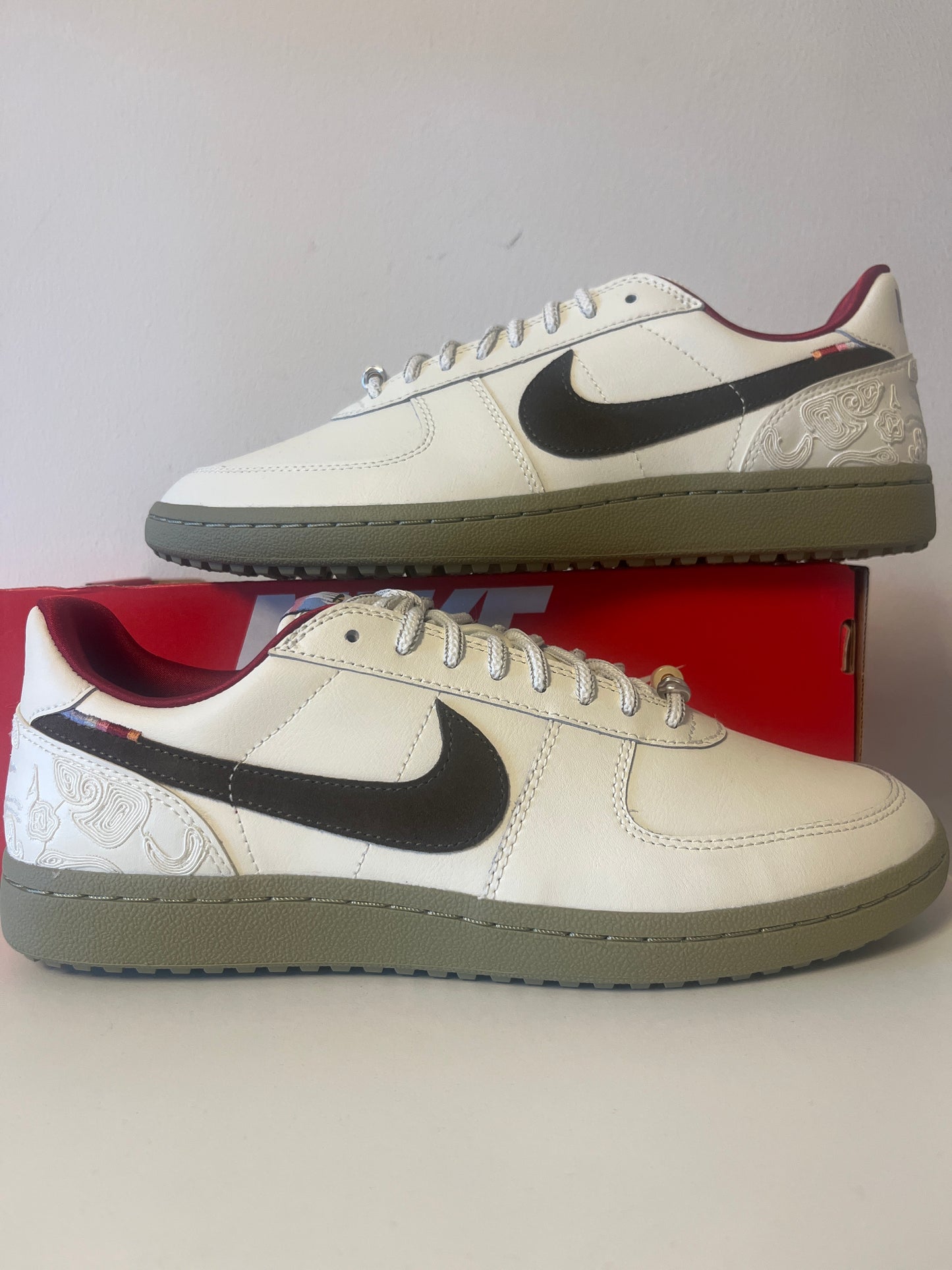 Nike General Field in beige/braun/rot mit Mustern, Größe 43