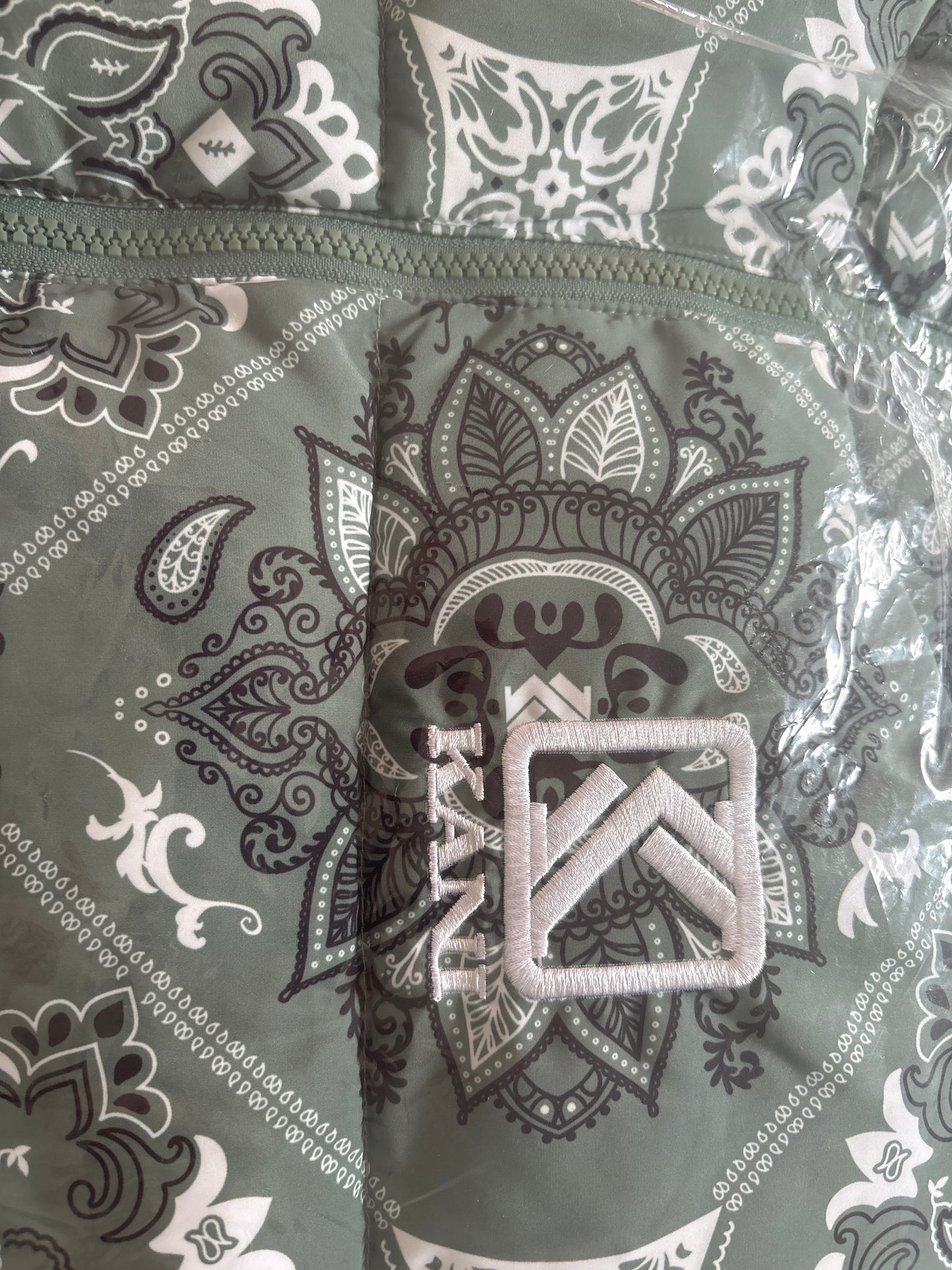 Karl Kani Winterjacke, Größe XXL, grün mit Muster
