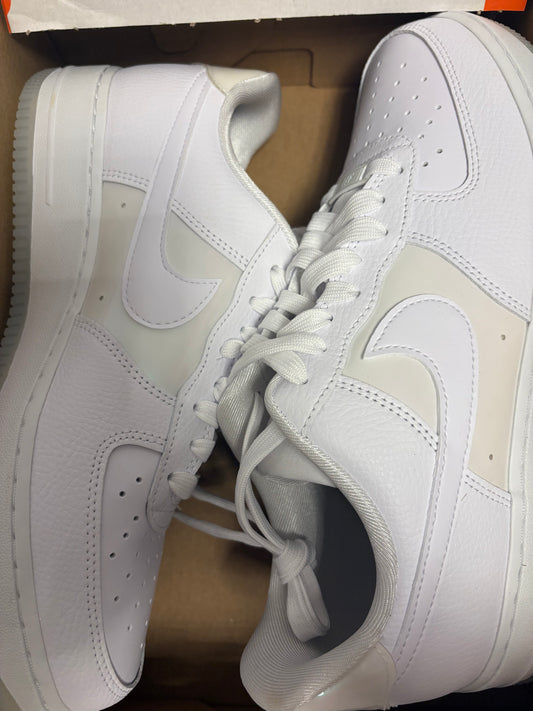 Nike Air Force 1 in weiss/perlmutt, Größe 43