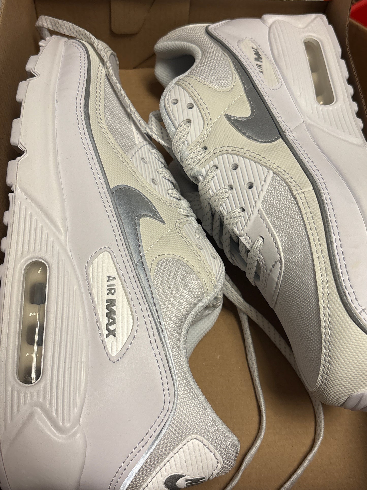 Nike Air Max 90 in weiß/creme/silber, Größe 41