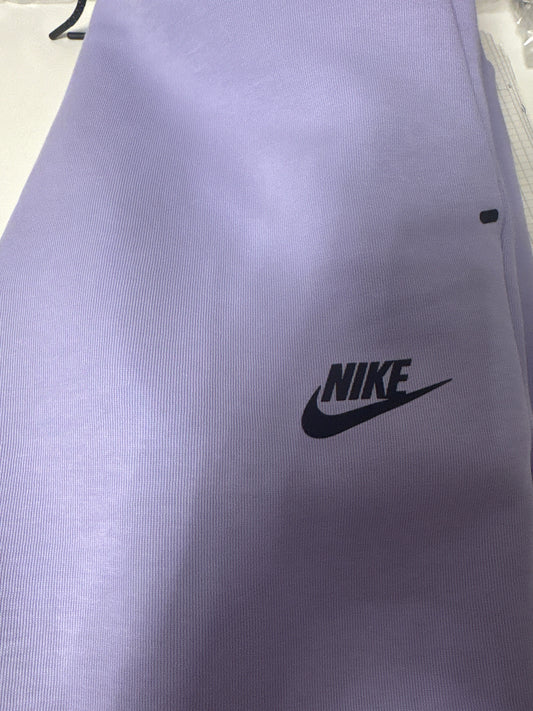 Nike Techhose in Flieder, Größe wählbar