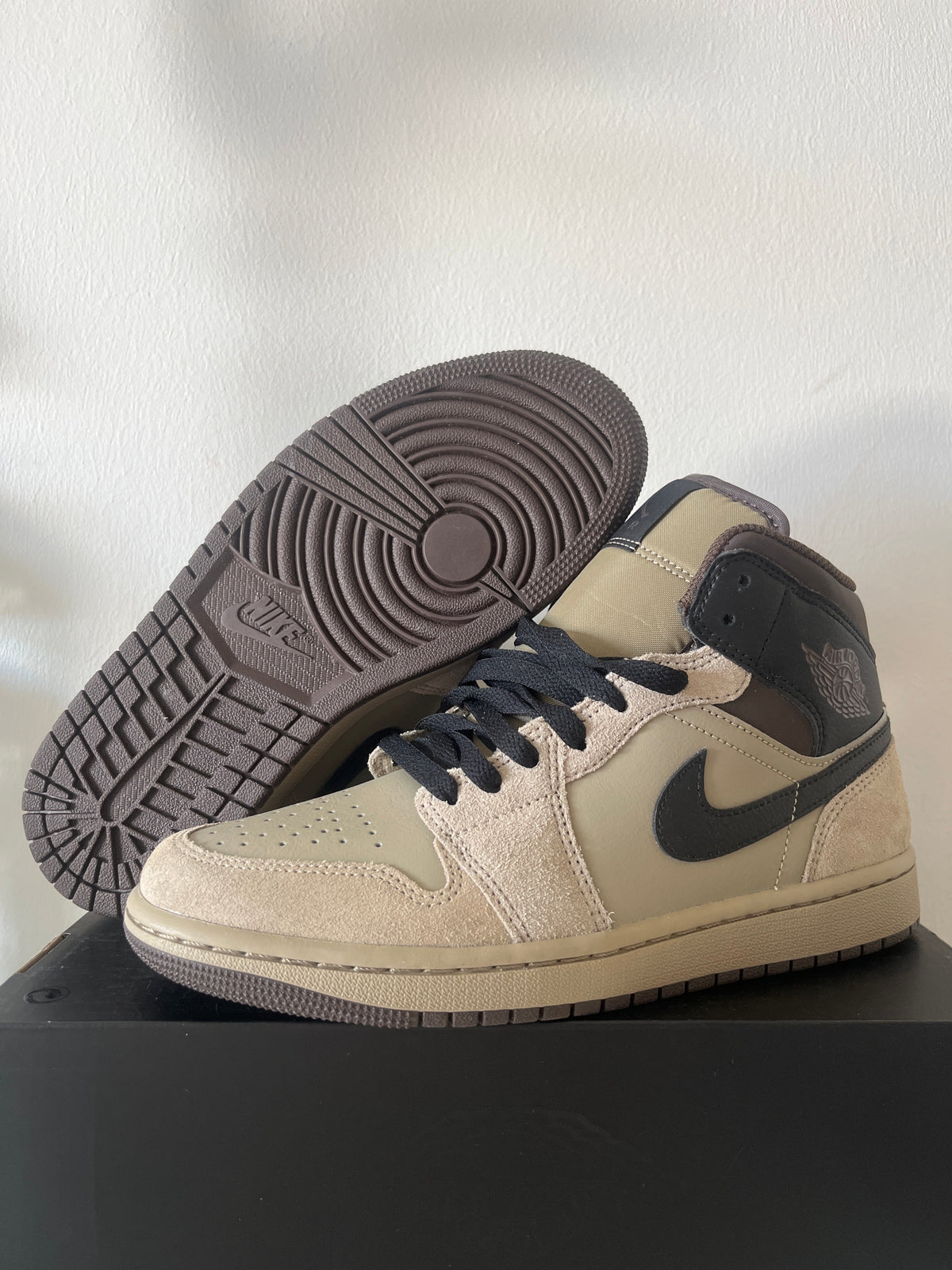 Nike Jordan 1 Mid Brauntöne/schwarz mit Wildleder, Größe 40,5