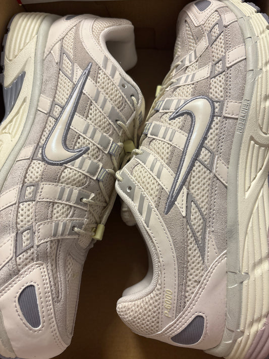Nike P-6000 in weiss/grau/hell, Größe wählbar