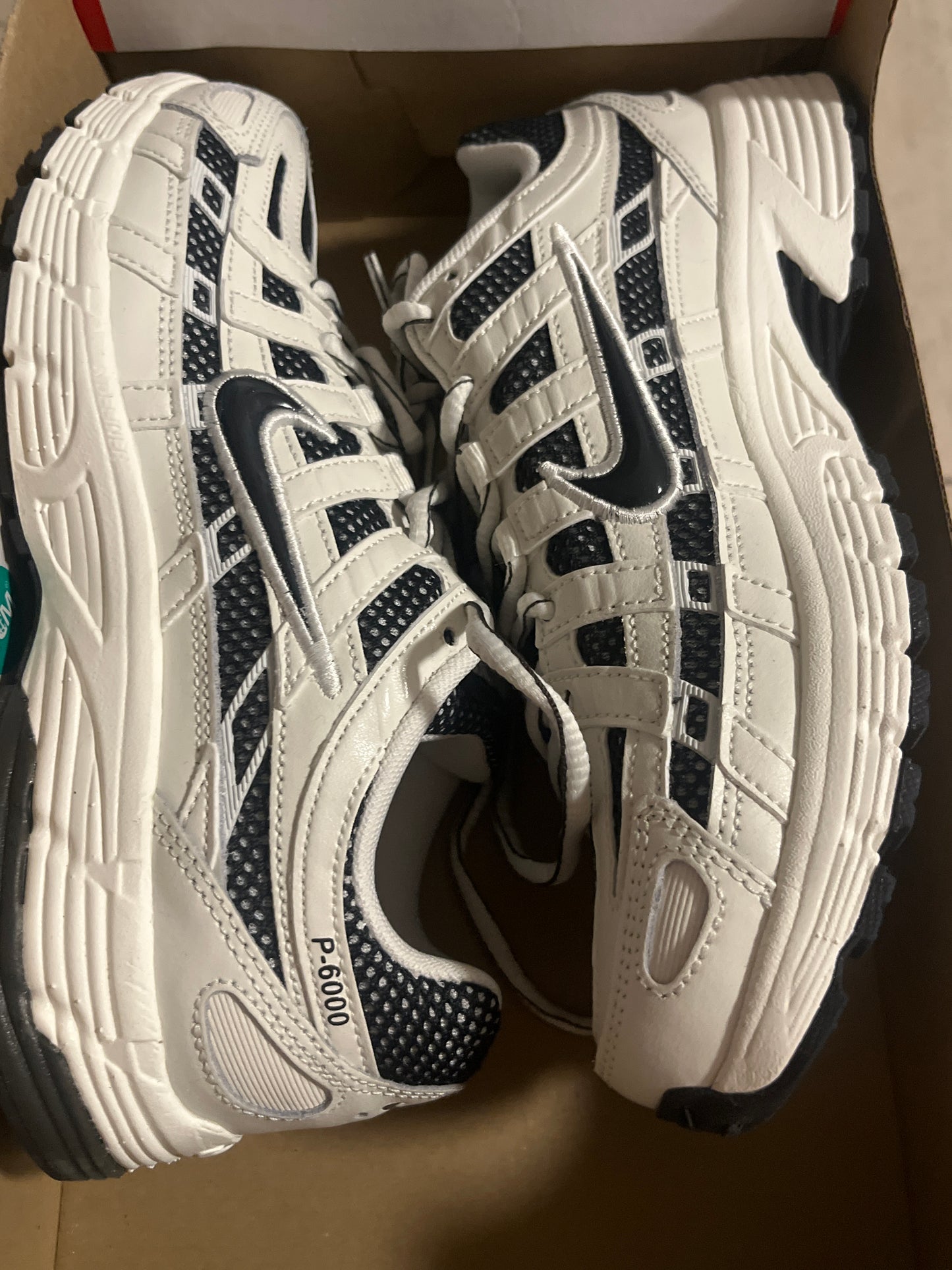 Nike P-6000 in weiss/schwarz, Größe 40