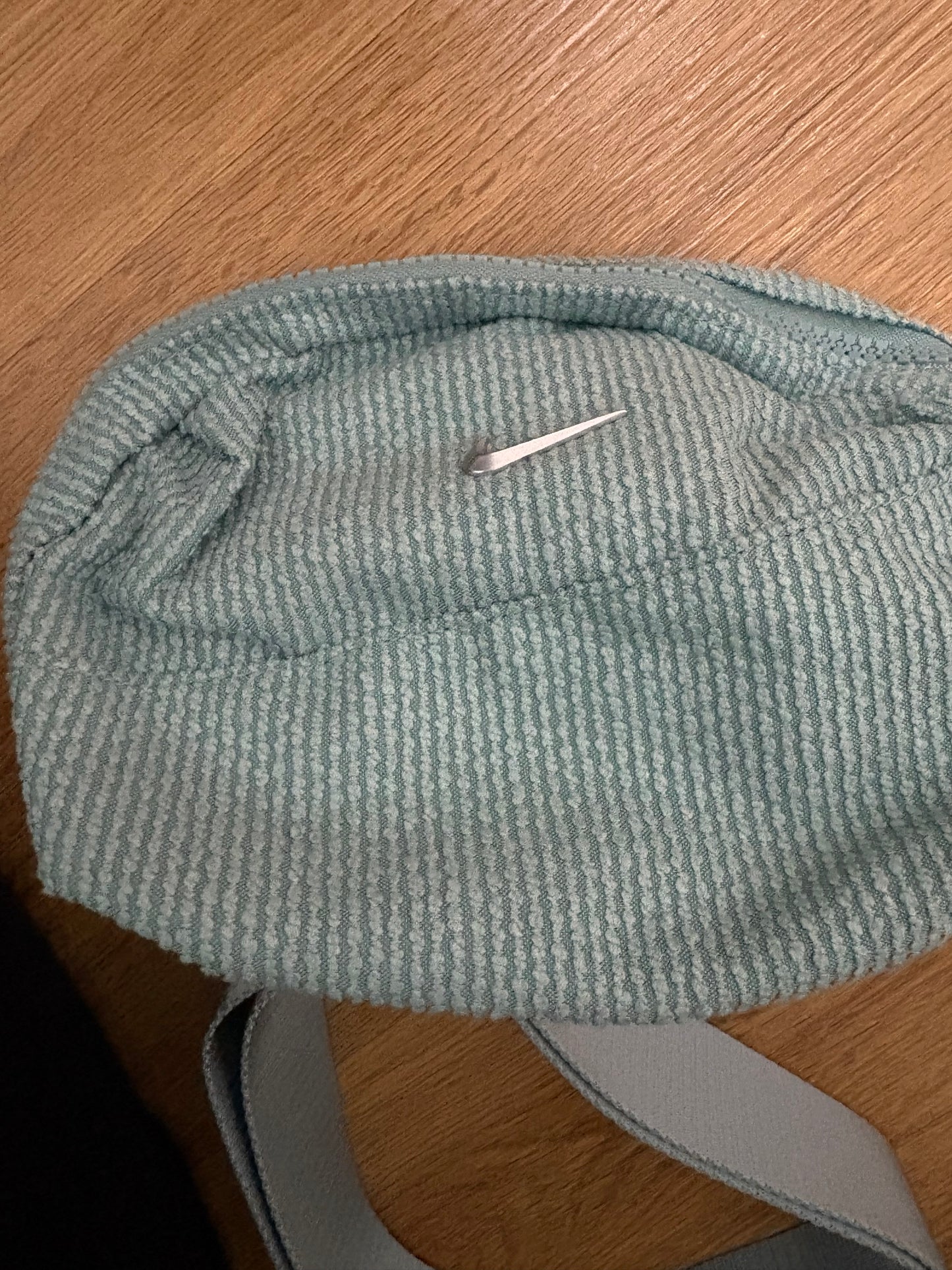 Nike Umhängetasche grünton klein