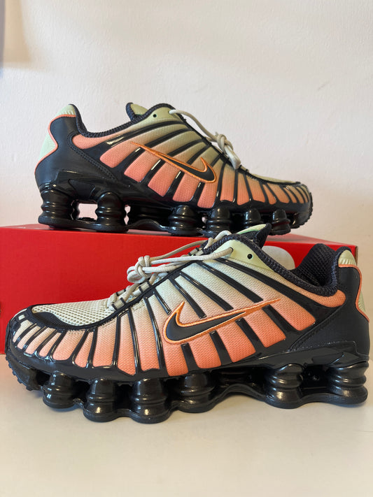 Nike Shox TL in schwarz/orange/gelb mit Farbverlauf, Größe 44,5