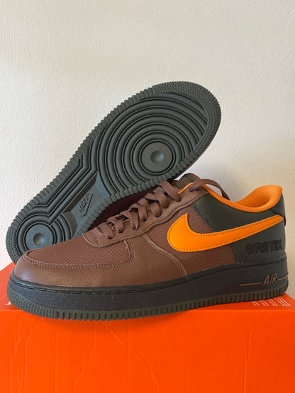 Nike Air Force 1 Goretex in braun/schwarz/orange, Größe 44