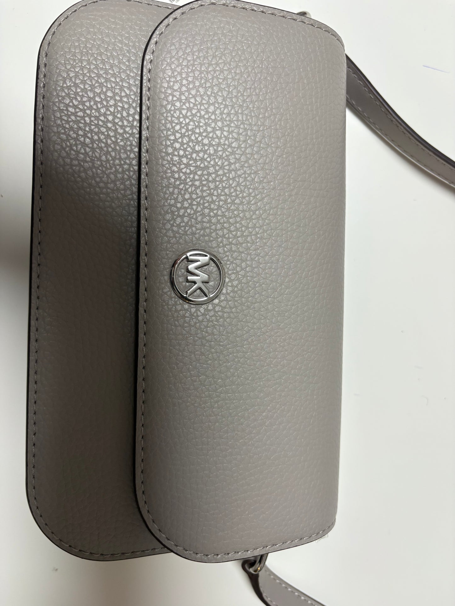 Michael Kors Umhängetasche in grau