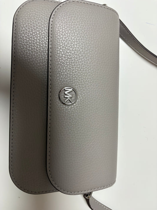 Michael Kors Umhängetasche in grau