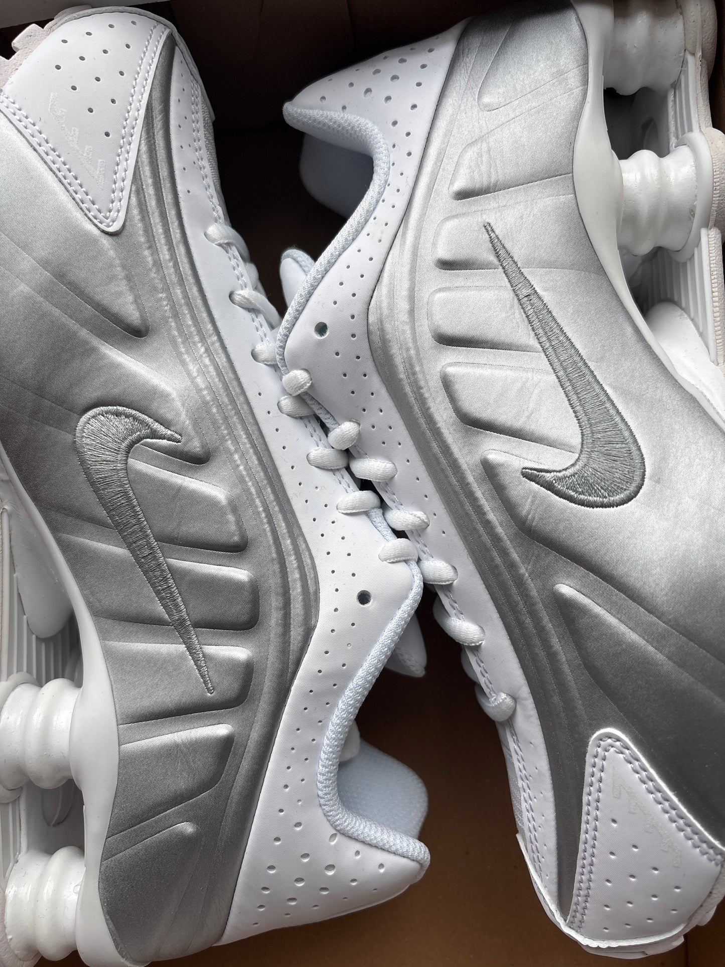 Nike Shox R4 in silber/weiss, Größe 38,5