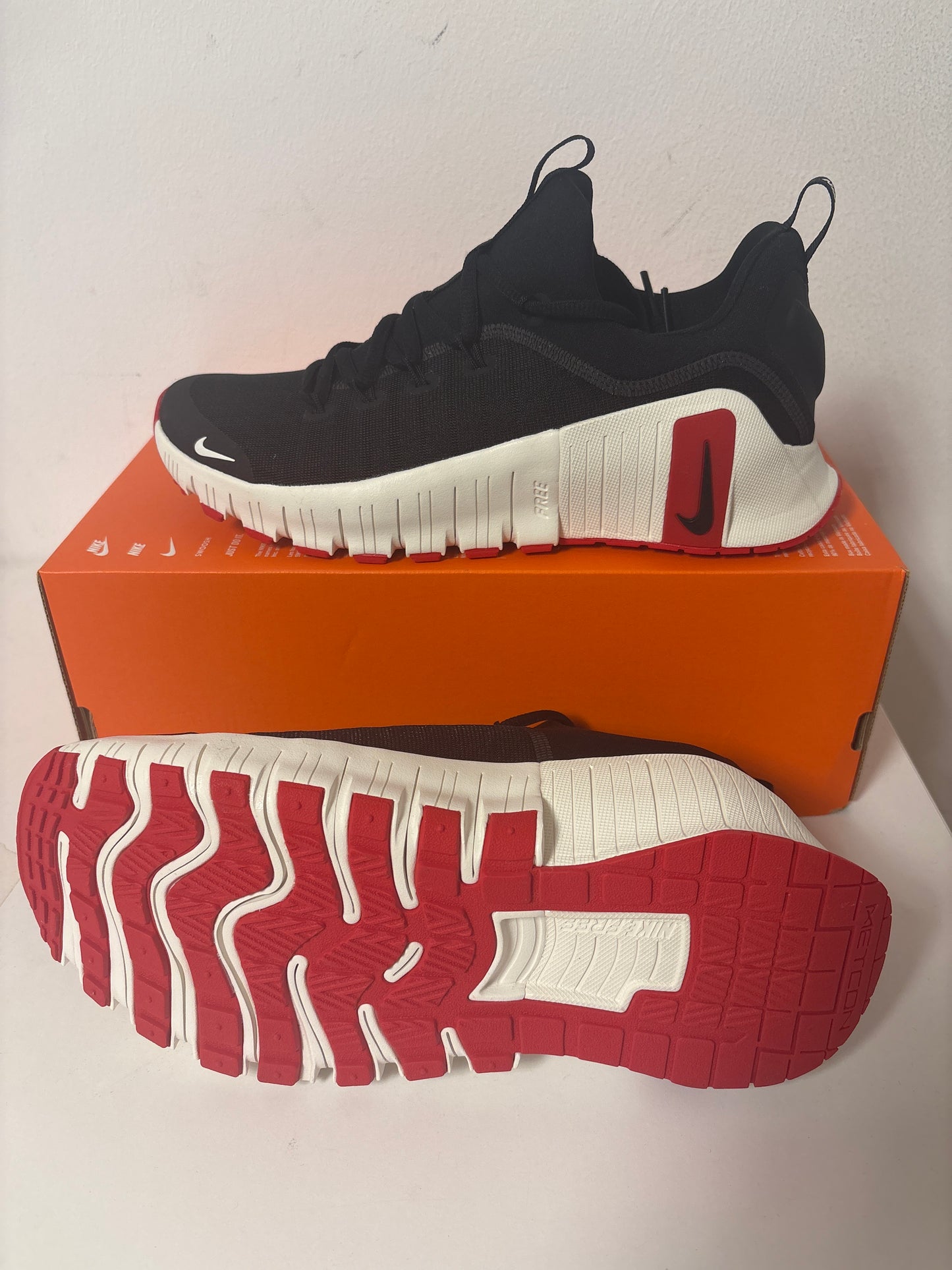 Nike Free Metcon 6, Größe 41 in schwarz/weiss/rot