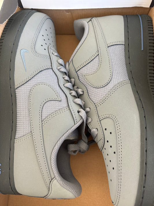 Nike Air Force 1 in grau/schwarz, Größe wählbar