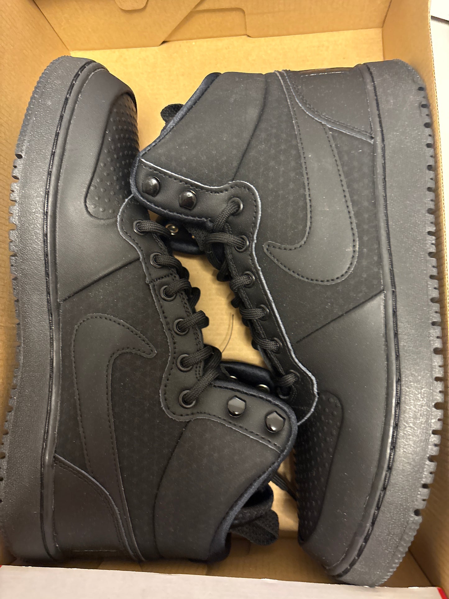 Nike Court Borough MID in schwarz, Größe wählbar