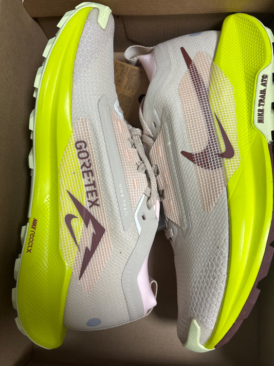 Nike Pegasus Trail 5 GTX gelb/grau, Größe 42