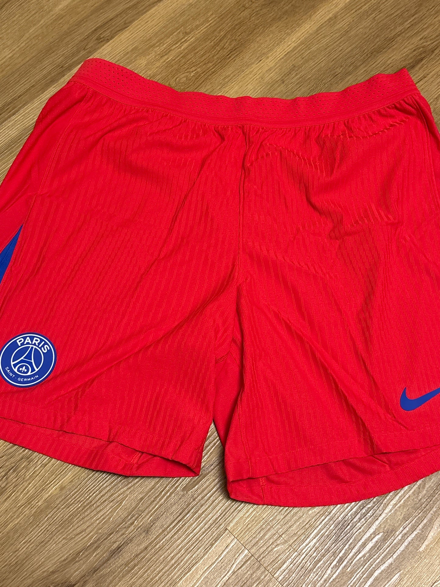 Nike x Paris Saint Germain Shorts in Rot, Größe XXL