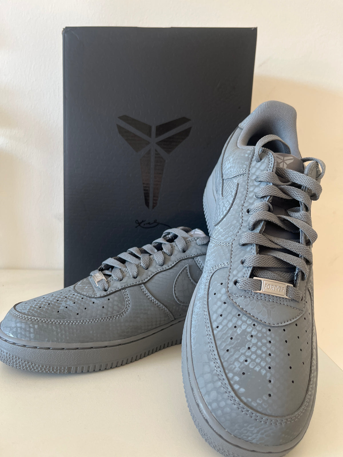 Nike Air Force 1 x Kobe in grau „Mamba Forever“, Größe wählbar