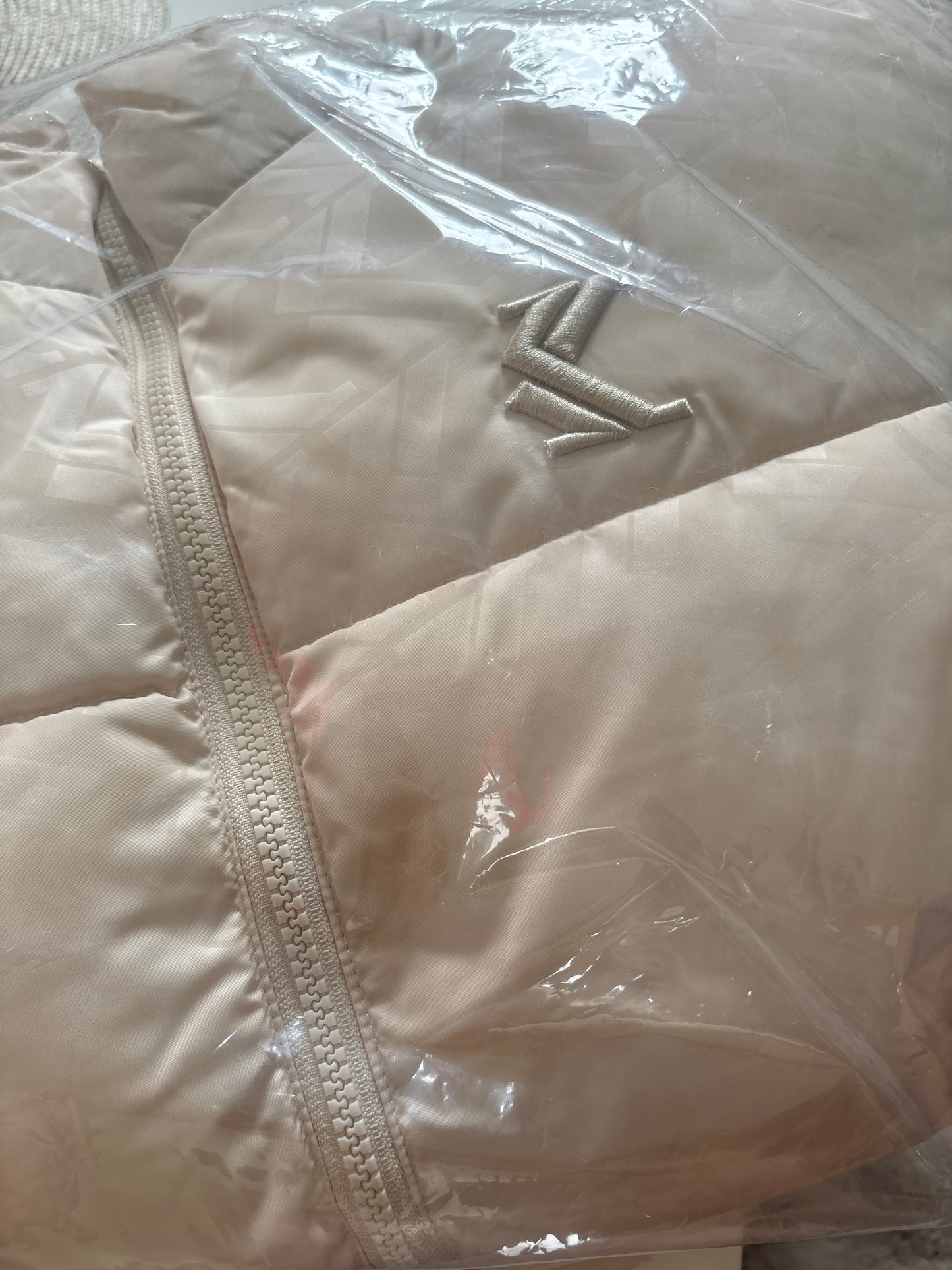 Karl Kani Damen Winterjacke, Größe M in beige/ Muster