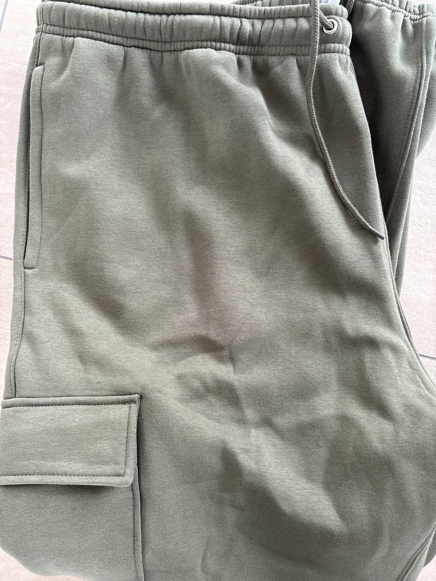 Nike Cargo Jogginghose in dunkelgrün, Größe wählbar