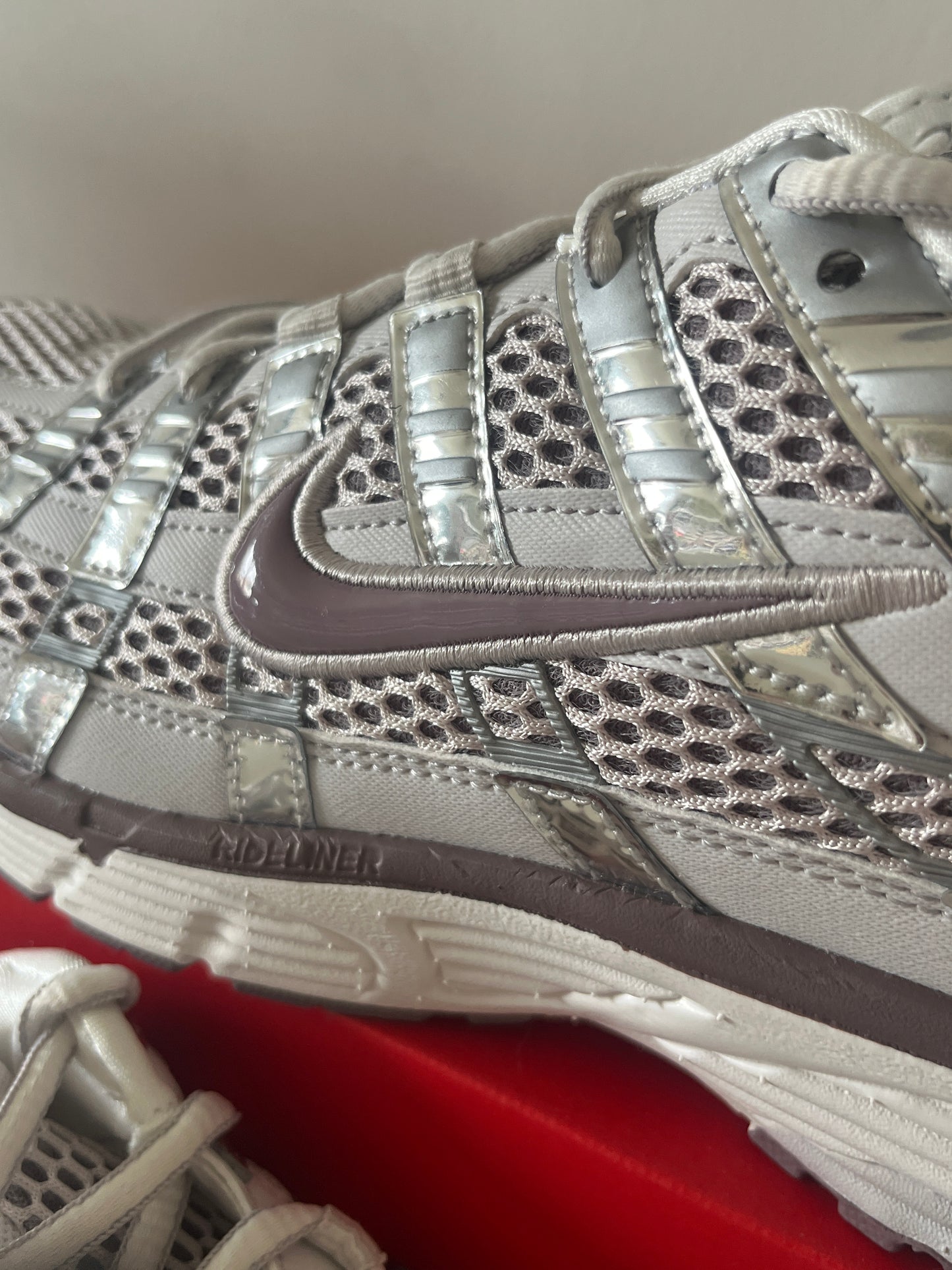Nike P 6000 in Brombeere/weiss/grau/silber, Größe wählbar