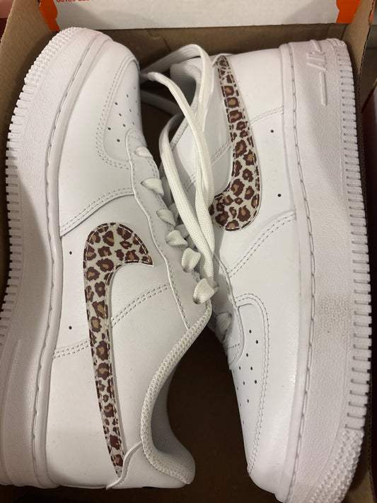 Nike Air Force 1 weiss/Tiger, Gr. 37,5