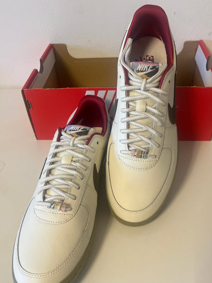 Nike General Field in beige/braun/rot mit Mustern, Größe 43