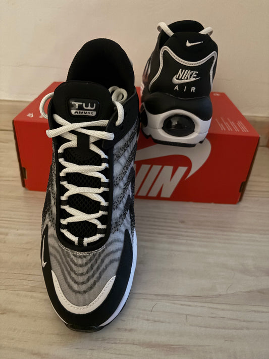 Nike Air Max TW in schwarz/grau/weiss, Grösse wählbar