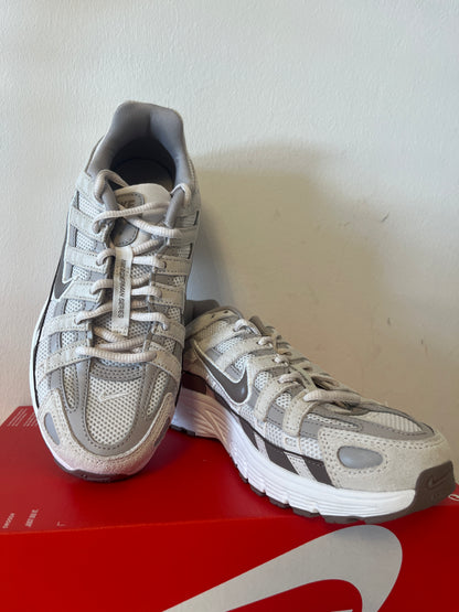 Nike P-6000 in braun/weiss/beige, Größe 38