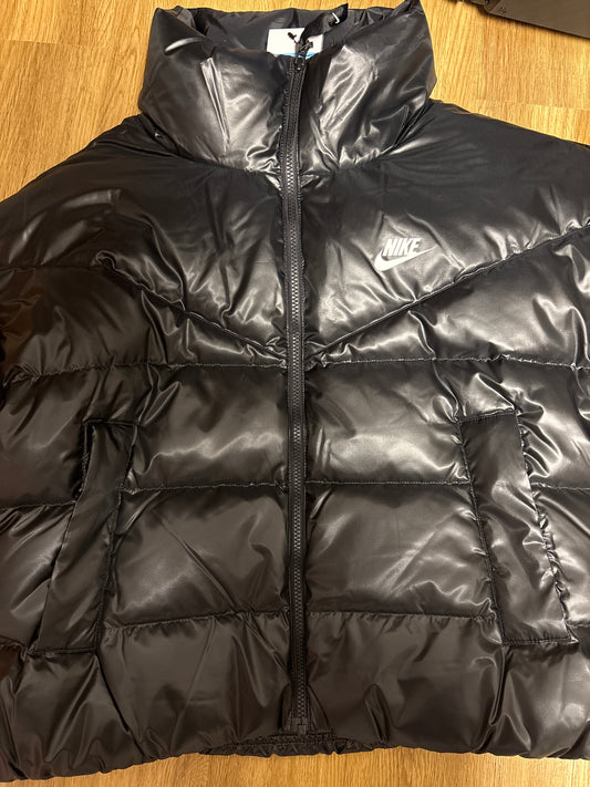 Nike Frauen Winterjacke in schwarz, Größe wählbar