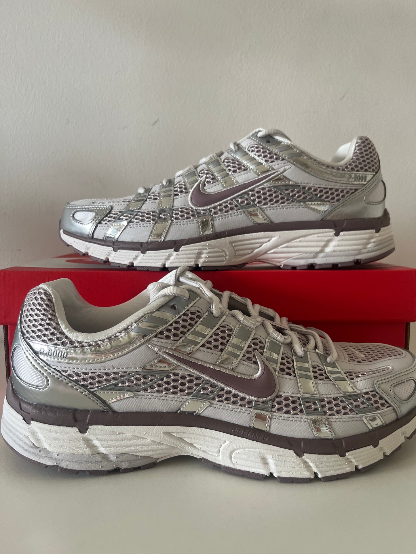 Nike P 6000 in Brombeere/weiss/grau/silber, Größe wählbar
