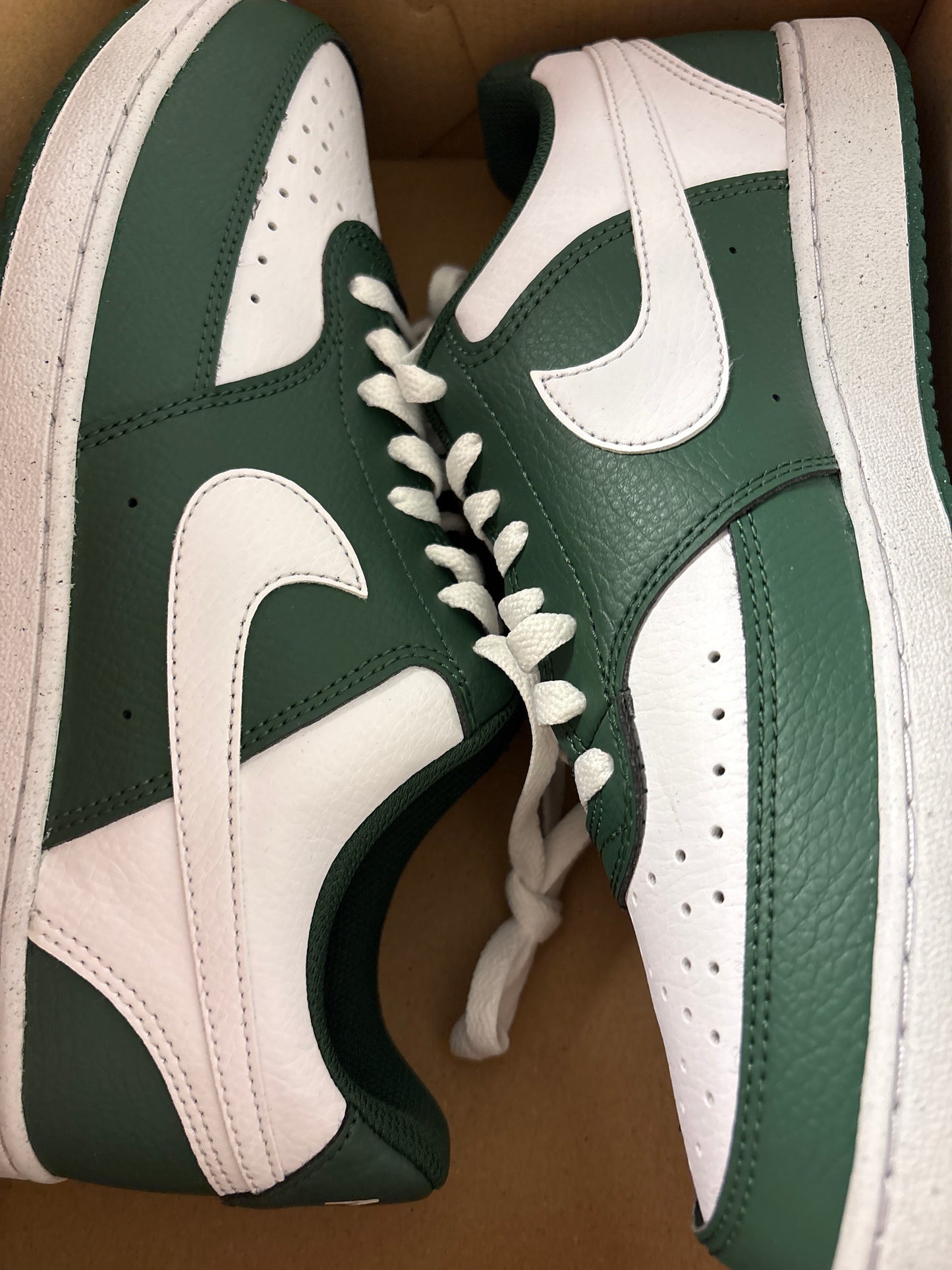 Nike Court Vision low, Gr. 42, in grün/weiss